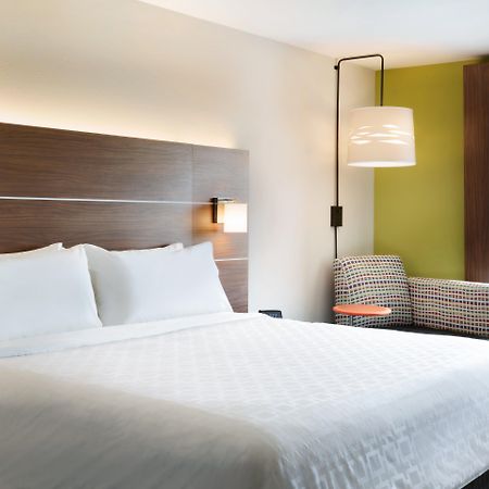 Holiday Inn Express & Suites Macon North By Ihg Exterior photo