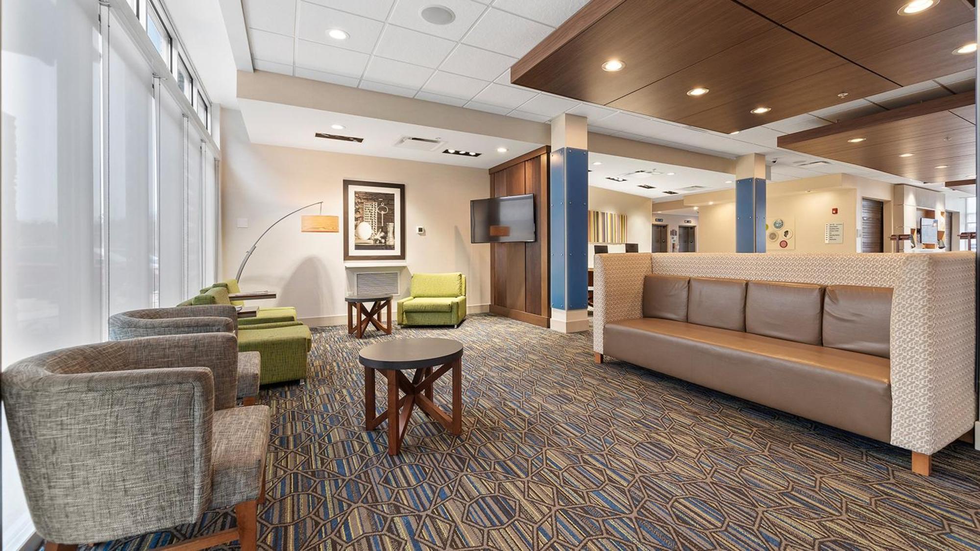 Holiday Inn Express & Suites Macon North By Ihg Exterior photo